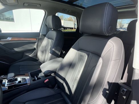 Used 2023 Audi Q5 2.0T Premium w/ Convenience Package image 16