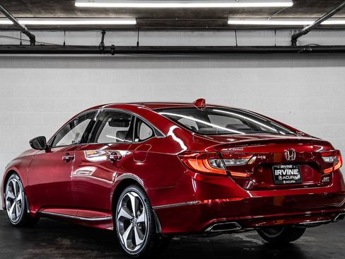 Used 2018 Honda Accord Touring image 3