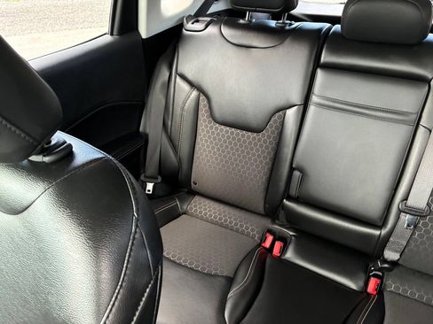 Used 2019 Jeep Compass Latitude w/ Cold Weather Group AWD/4WD image 13