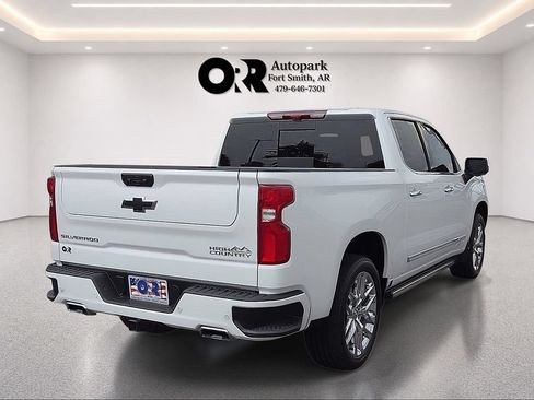 Used 2024 Chevrolet Silverado 1500 High Country w/ High Country Premium Package AWD/4WD image 5