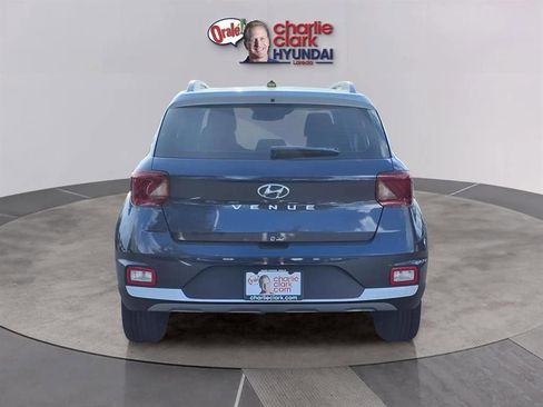 New 2025 Hyundai Venue Limited image 3