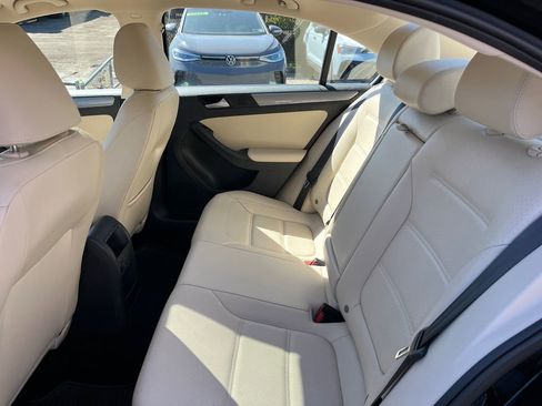 Used 2017 Volkswagen Jetta SE FWD image 22