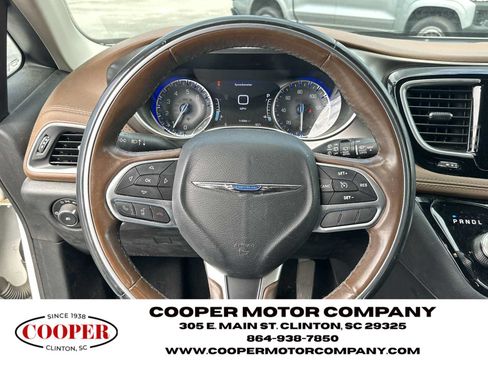 Used 2017 Chrysler Pacifica Limited w/ UConnect Theater Package FWD image 27