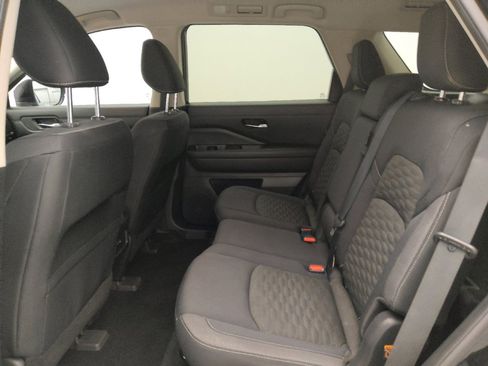 Used 2022 Nissan Pathfinder SV AWD/4WD image 18