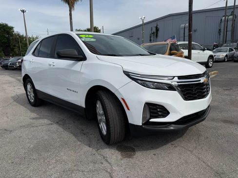 Used 2022 Chevrolet Equinox LS FWD image 3