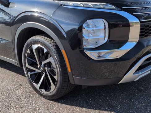 Used 2024 Mitsubishi Outlander SE image 11