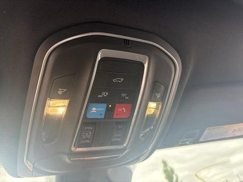 Used 2022 Jeep Grand Cherokee Altitude AWD/4WD image 38