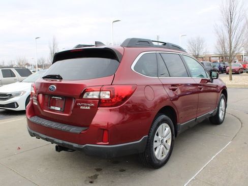 Used 2017 Subaru Outback 2.5i Premium image 7