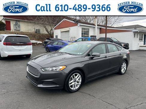Used 2016 Ford Fusion SE image 1