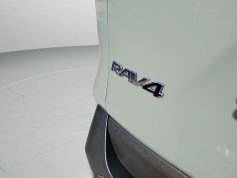 Used 2020 Toyota RAV4 XLE w/ Convenience Package FWD image 31