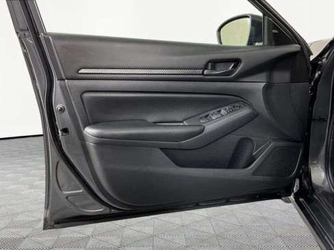 Used 2024 Nissan Altima 2.5 S FWD image 19