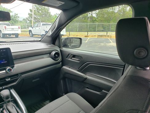 Used 2024 Chevrolet Colorado Trail Boss w/ Technology Package AWD/4WD image 29