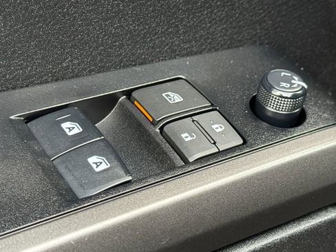 Used 2022 Toyota Tacoma TRD Sport w/ TRD Premium Sport Package AWD/4WD image 19