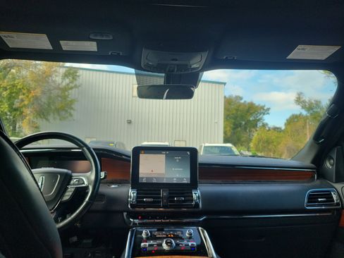 Used 2019 Lincoln Navigator Select image 15