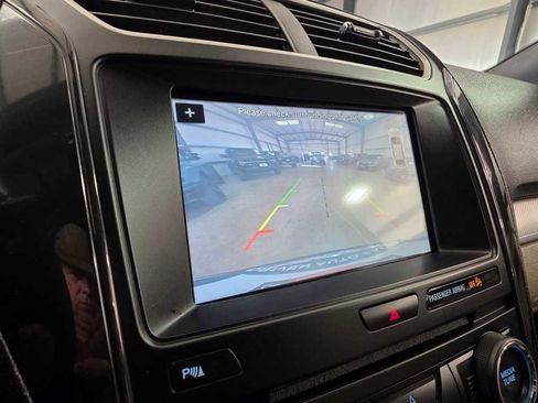 Used 2018 Ford Explorer XLT w/ Equipment Group 202A image 18