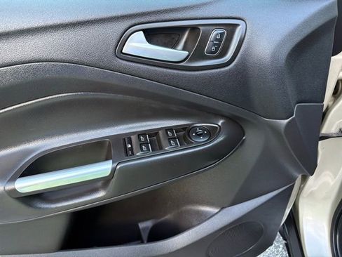 Used 2017 Ford Escape SE w/ SE Leather Comfort Package image 10