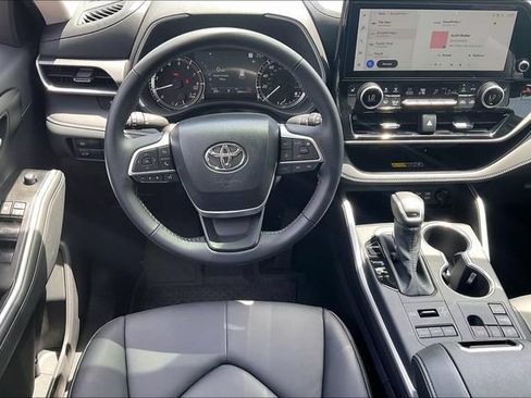 Used 2026 Toyota Highlander XLE AWD/4WD image 5