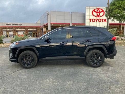 Used 2021 Toyota RAV4 LE FWD image 8