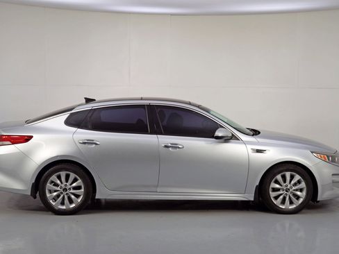 Used 2016 Kia Optima EX w/ Premium Package image 51