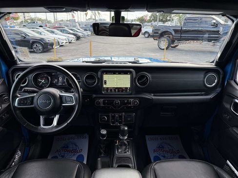 Used 2022 Jeep Wrangler Unlimited Sahara 4xe image 25