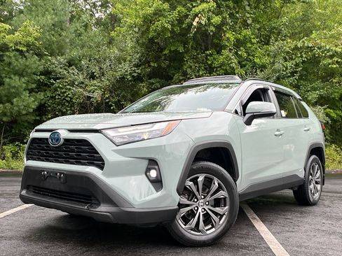 Used 2023 Toyota RAV4 XLE Premium AWD/4WD image 29