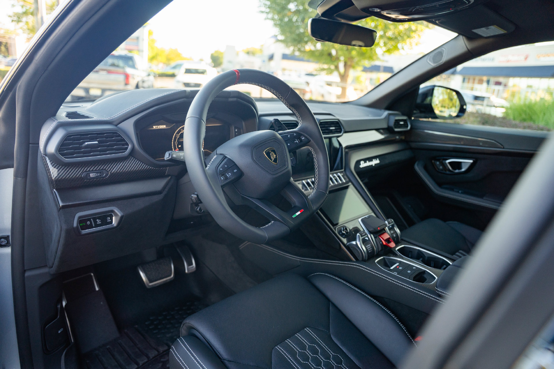 Used 2024 Lamborghini Urus Performante AWD/4WD image 29