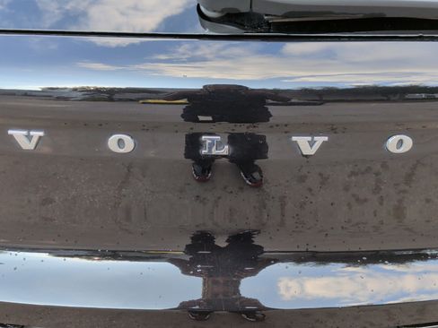 Used 2025 Volvo XC40 B5 Core image 15