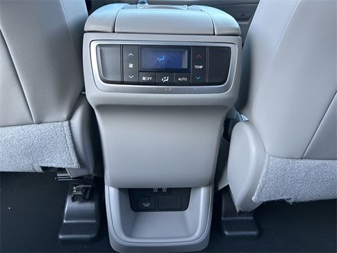 Used 2017 Toyota Highlander XLE image 26