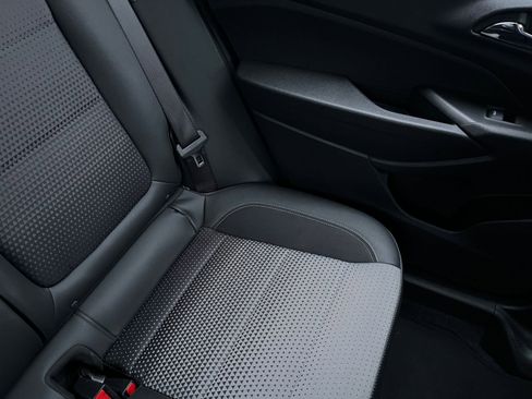 Used 2025 Chevrolet Trax LT image 35