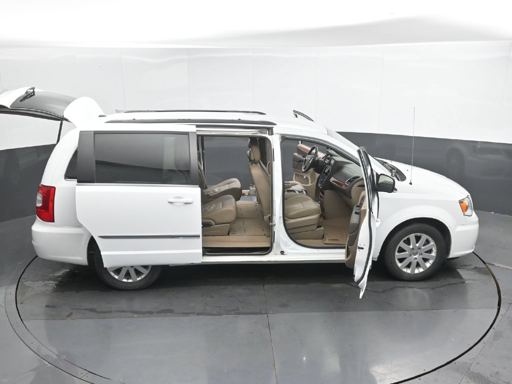 Used 2016 Chrysler Town & Country Touring FWD image 49