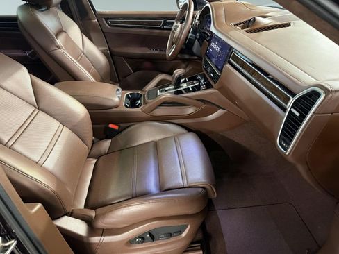 Certified 2023 Porsche Cayenne Platinum Edition AWD/4WD image 23
