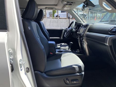 Used 2022 Toyota 4Runner SR5 Premium w/ Moonroof Package AWD/4WD image 18