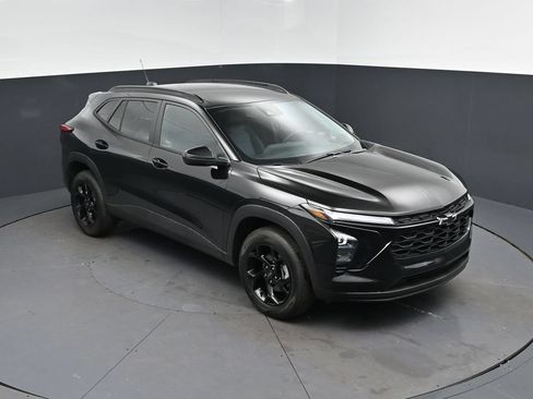 Used 2026 Chevrolet Trax LT w/ Driver Confidence Package FWD image 1