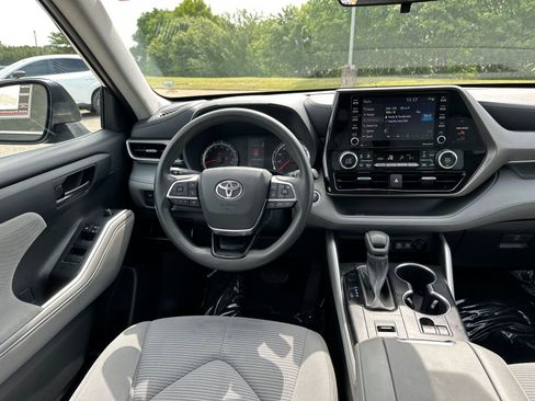 Used 2021 Toyota Highlander L FWD image 21