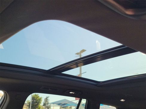 Used 2025 Cadillac XT6 Premium Luxury w/ Technology Package image 18