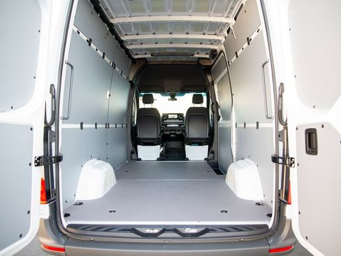 New 2026 Mercedes-Benz Sprinter 2500 image 18