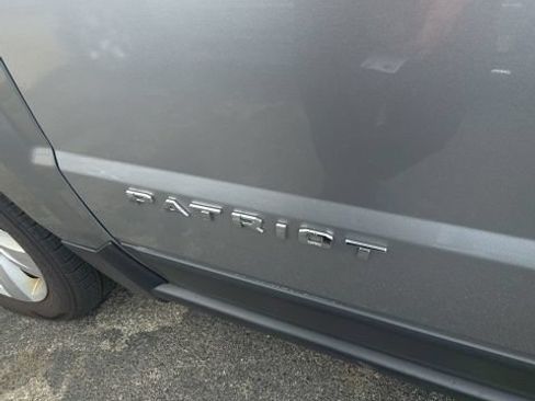 Used 2015 Jeep Patriot Latitude AWD/4WD image 9