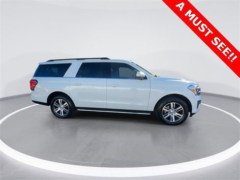 Used 2023 Ford Expedition Max XLT image 9