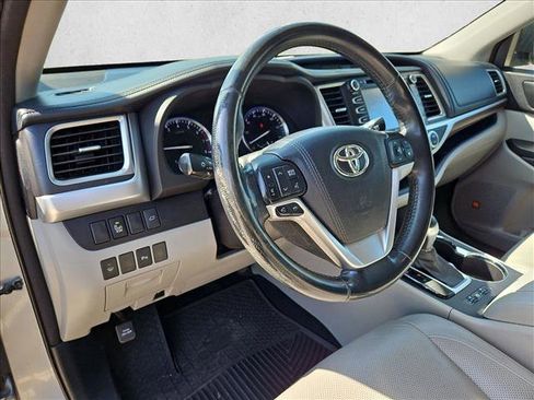 Used 2015 Toyota Highlander Limited FWD image 9