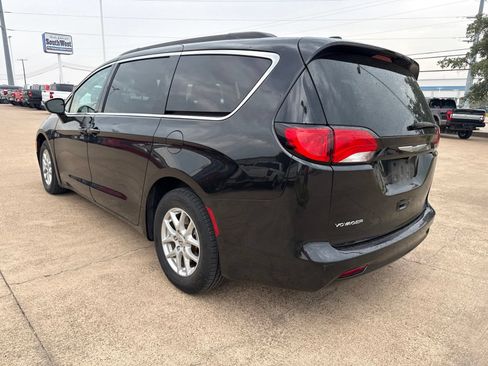 Used 2021 Chrysler Voyager Lxi FWD image 5