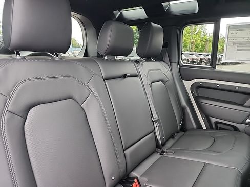 New 2026 Land Rover Defender 110 X-Dynamic SE AWD/4WD image 18