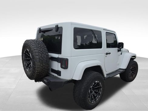 Used 2017 Jeep Wrangler Sahara w/ Dual Top Group AWD/4WD image 5