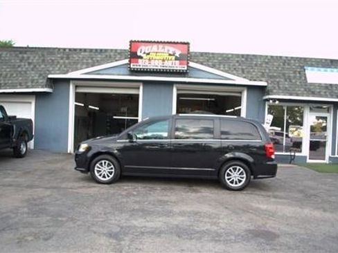 Used 2019 Dodge Grand Caravan SXT FWD image 1