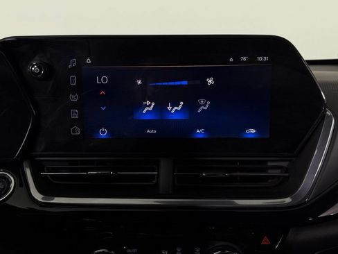 Used 2024 Chevrolet Trax RS w/ Sunroof Package FWD image 19