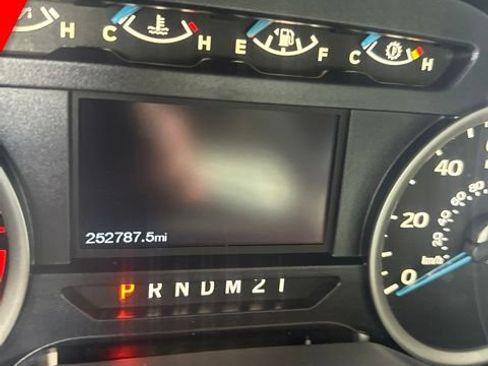 Used 2015 Ford F150 XLT w/ Equipment Group 301A Mid RWD image 6