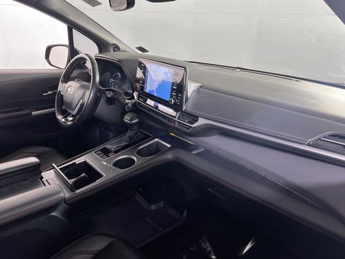 Used 2021 Toyota Sienna XSE w/ XSE Plus Package image 30
