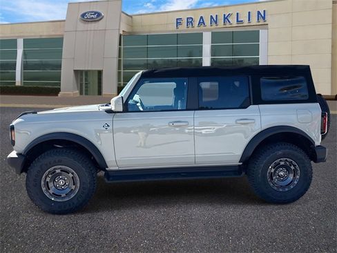 New 2025 Ford Bronco Outer Banks w/ Sasquatch Package image 4
