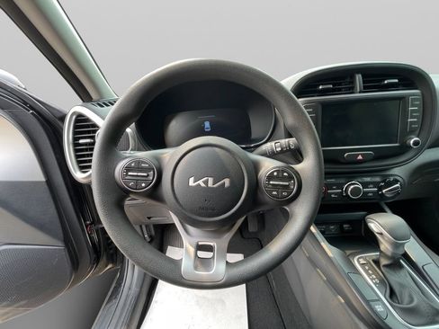 Used 2025 Kia Soul LX w/ LX Technology Package FWD image 22