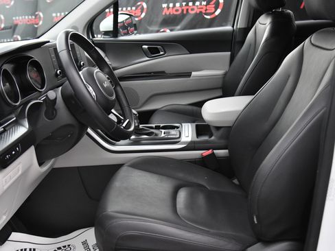 Used 2024 Kia Carnival LX image 18