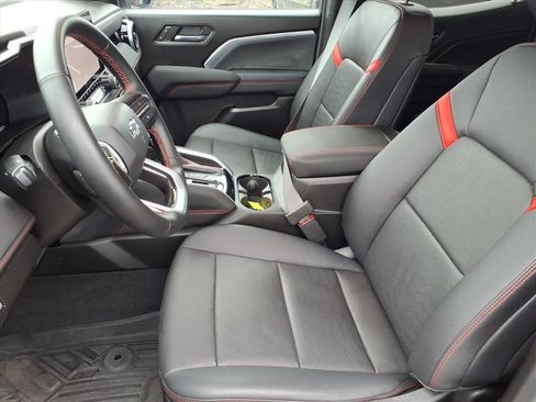 Used 2024 Chevrolet Colorado Z71 w/ Z71 Convenience Package 2 image 13